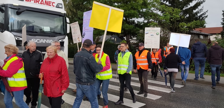 Civilna inicativa za ptujsko obvoznico je v preteklosti organizirala številne proteste zaradi počasnega umeščanja trase obvoznice. 