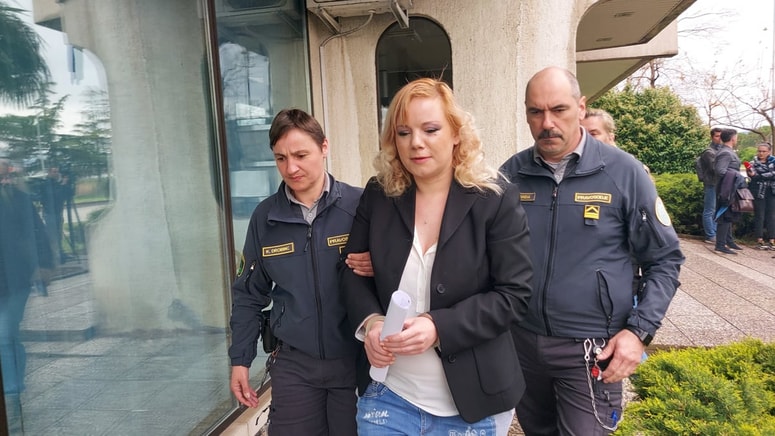 Namigovanja Maje Tripar, da bi njeni babici lahko življenje vzel kdo drug, so po presoji sodnega senata brez podlage. 