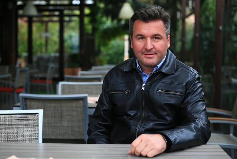Damijan Škrinjar postaja neke vrste supernadzornik. Ob tem, da je po novem svetovalec nadzornikov holdinga, je tudi predsednik kar treh nadzornih svetov vanj vključenih podjetij. 