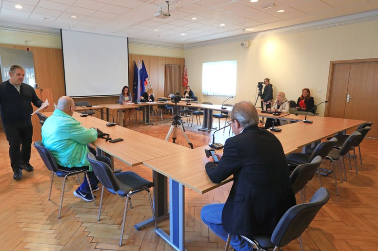 Županja Urška Repolusk ni mogla izpeljati zadnje seje občinskega sveta, saj je bila nesklepčna. Od 18 svetnikov so bili prisotni le štirje. 