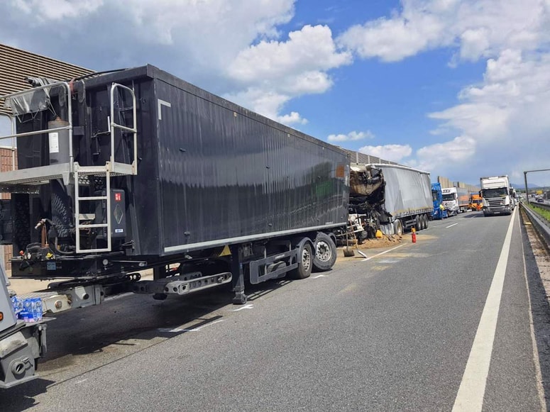 Glavna fotografija članka:(FOTO) Štajerska avtocesta spet odprta, zastoj tovornih vozil je bil dolg več kot 20 kilometrov
