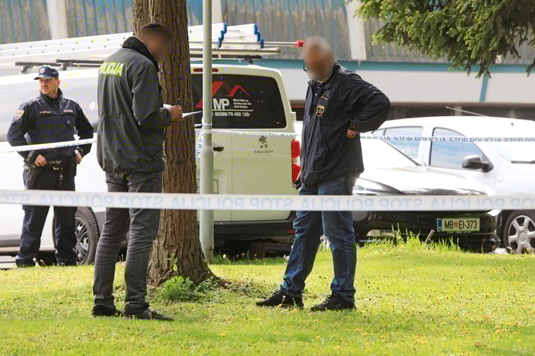 Žrtev je počakal v zasedi blizu njenega doma ob Ljubljanski ulici. 
