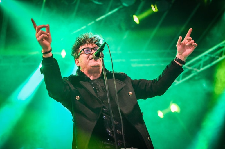 Dražen Žerić - Žera bo v Cvetličarni zapel največje hite Crvene jabuke. 