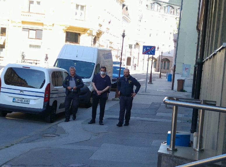 Milana Banfiča so na celjsko sodišče pripeljali z mariborske psihiatrije, kjer se zdravi. 