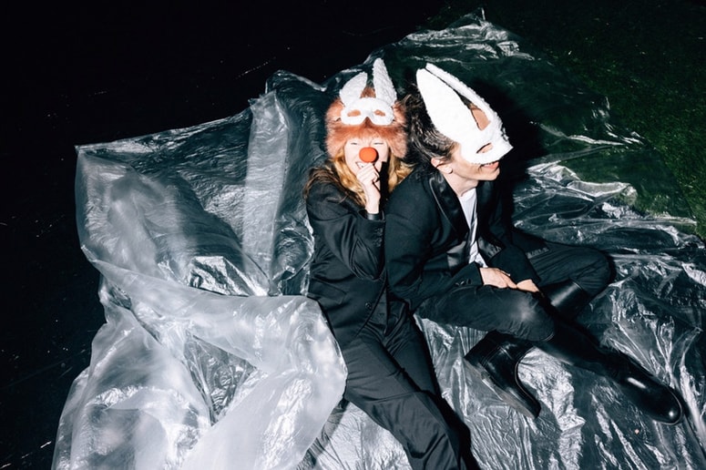 Nataša Matjašec Rošker in Petja Labović v Ne ti meni Alice (Once again).
