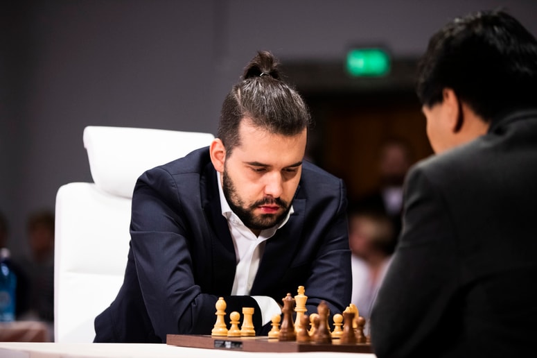 Jan Nepomnjašči je eden od redkih ruskih šahistov, ki so te dni sedli za mizo.
