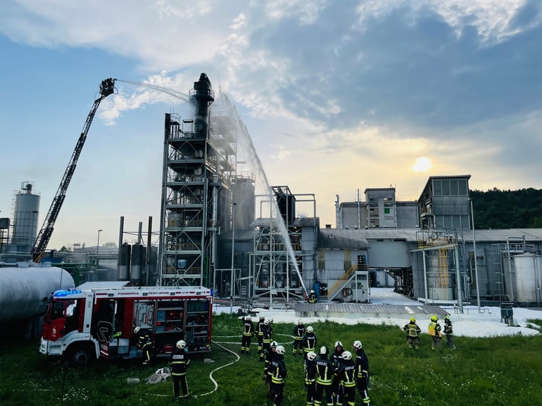 Glavna fotografija članka:(FOTO) Zagorelo v tovarni Belinka. Požar ni povzročil onesnaženja okolja, škoda pa je ogromna

