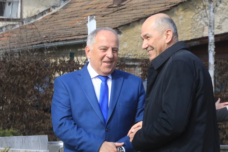 Direktor UKC Maribor Anton Crnjac velja za kader blizu SDS. 