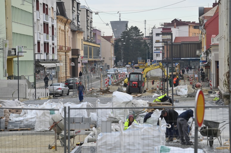 Največ priložnosti tatovom ponujajo velika gradbišča, na katerih se tare podizvajalcev in delavcev. 