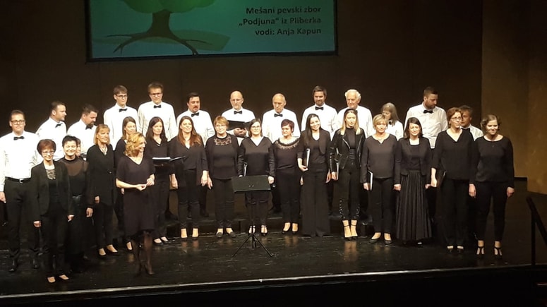 Najstarejša čezmejna pevska revija povezuje pevce iz slovenske in avstrijske Koroške 