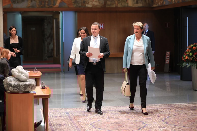 Vodenje poslanske skupine SDS naj bi prevzela Jelka Godec.
