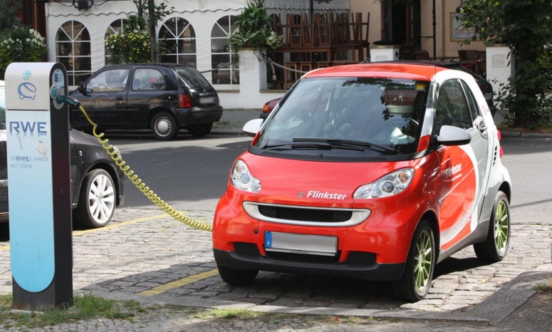 Švica bi lahko bila prva država, ki bi v nujnih primerih uvedla prepoved vožnje električnih avtomobilov, da bi zagotovila energetsko varnost.