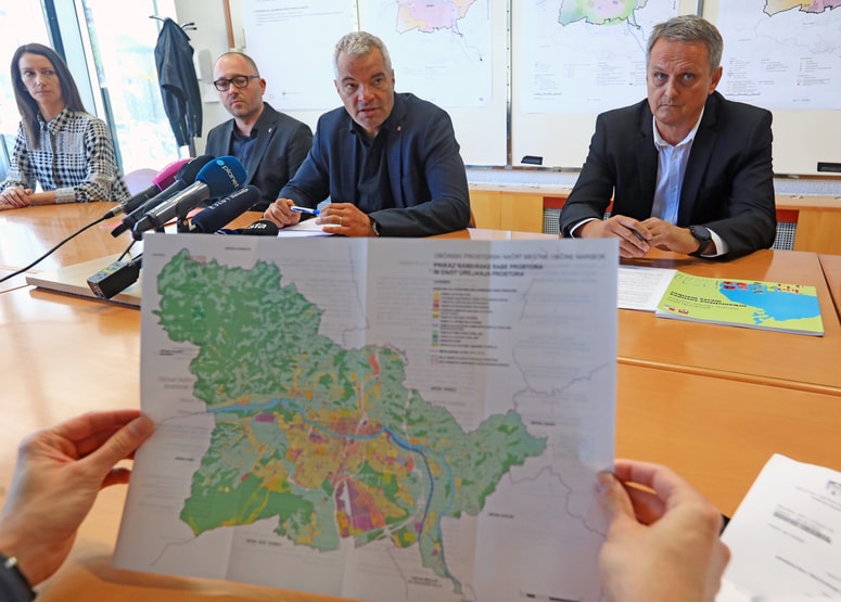 Gregor Reichenberg, Saša Arsenovič in Tomaž Kancler o novem občinskem prostorskem načrtu. 