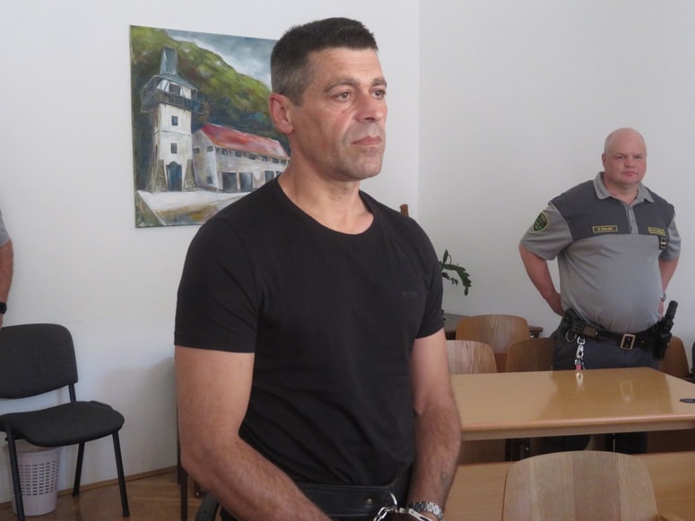 Muhabiju Gashiju v primeru obsodbe grozi najmanj petnajst let zapora.
