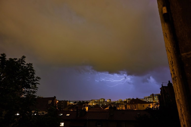 Glavna fotografija članka:V neurjih na jugu Francije huje poškodovana dva človeka
