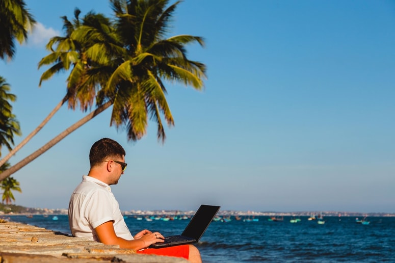 Vsi trendi kažejo, da se bo v prihodnje še več ljudi odločalo za daljša potovanja, na katerih bodo lahko učinkovito združili delo s turizmom.