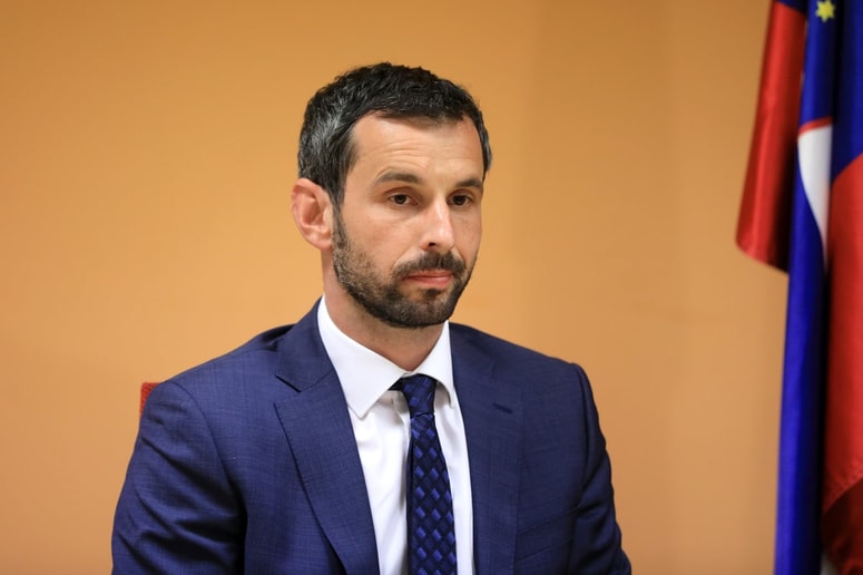 Peter Grum prihaja na čelo finančne uprave.
