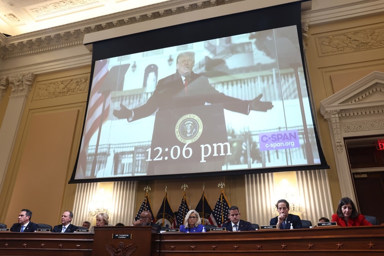 Posnetek Trumpa, ki je 6. januarja lani nagovoril protestnike in izzval napad
