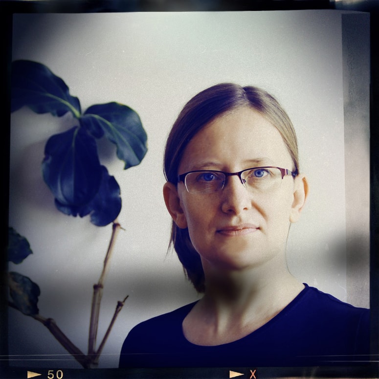 Bojana Kunst - avtorica več knjig in (so)urednica monografij, med njimi Nemogoče telo, Nevarne povezave, Sodobne scenske umetnosti, Performance and Labour in Umetnik na delu. 