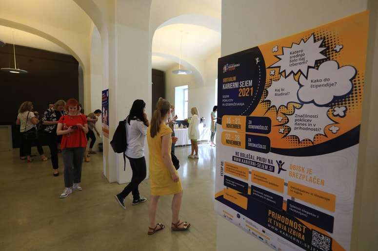 Fundacija za izboljšanje zaposlitvenih možnosti Prizma je na kariernem dnevu v Vetrinjskem dvoru predstavila ugotovitve aktivnosti na področju karierne orientacije.