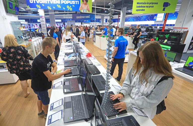 Glavna fotografija članka:V enem tednu unovčenih za 3,85 milijona evrov digitalnih bonov, Stojmenova Duh bi jih preklicala