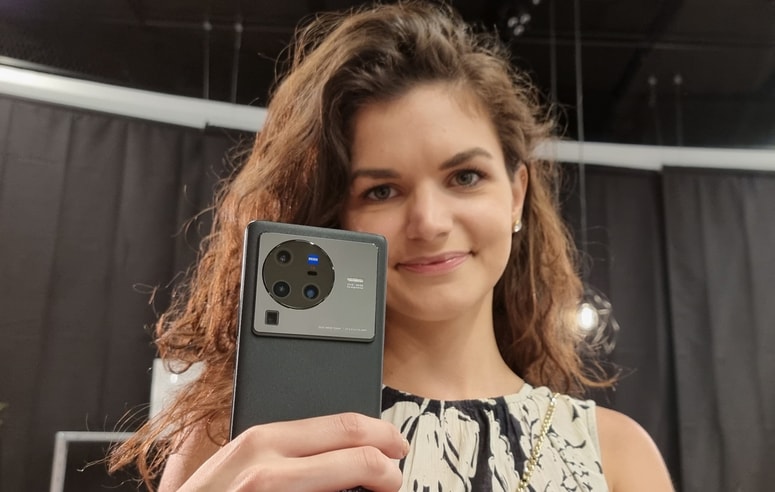 Glavna fotografija članka:Vivo predstavil pametni mobilnik, s katerim ciljajo na najzahtevnejše uporabnike