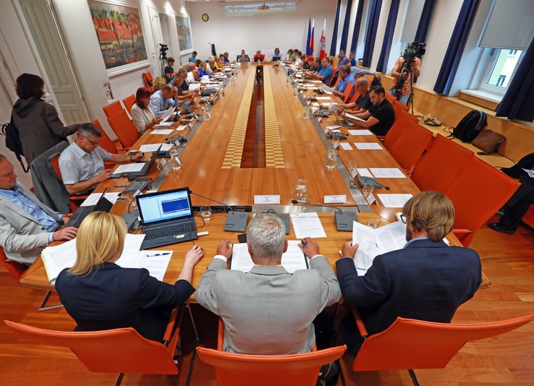 Mariborski svetniki so razpravljali pičlih 23 minut in pritisnili tipko za nov kazino na Lentu.