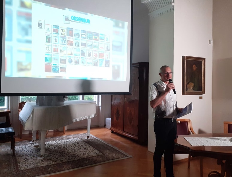 Blaž Prapotnik na eni od predstavitev revije Odsevanja v Koroški osrednji knjižnici 