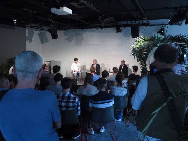 Ministra Bojana Kumra in Uroša Brežana so nevladniki soočili s konkretnimi vprašanji s področja varovanja okolja, narave in podnebnih sprememb.
