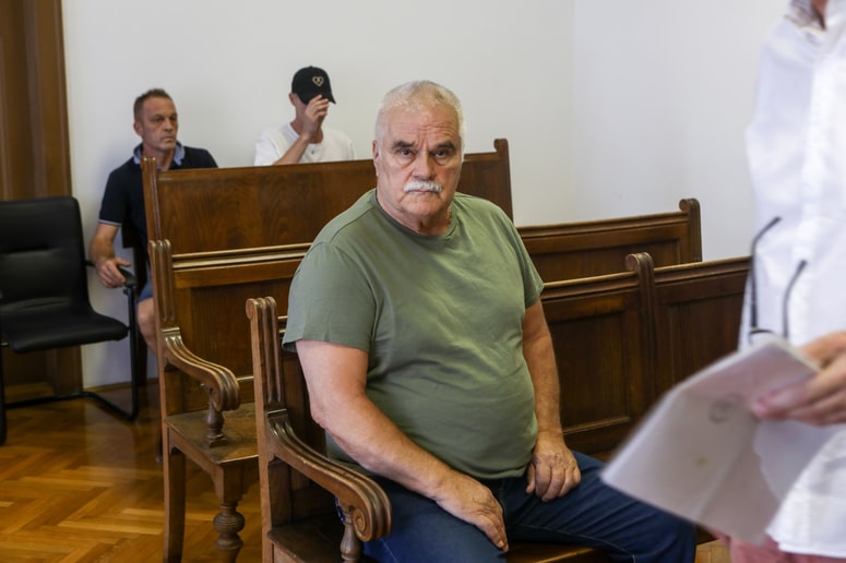 Ivan Sebanc je krivdo vseskozi prelagal na hčer. 