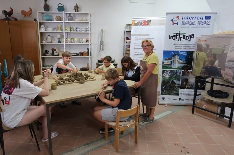 Nekateri udeleženci tabora z mentorico Ljubico Zgonec Zorko