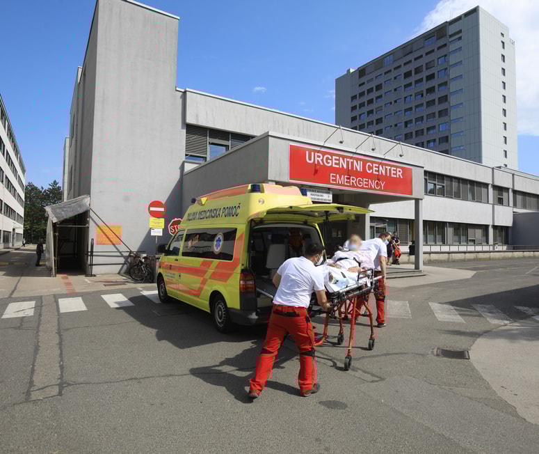 Glavna fotografija članka:(FOTO) UKC Maribor: Velik porast števila covidnih bolnikov, obiski niso več dovoljeni