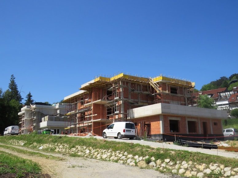 Gradnja oskrbovanih stanovanj v neposredni bližini tamkajšnjega doma upokojencev je v polnem teku.