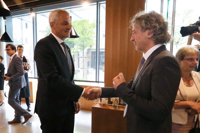 Po junijskem kosilu z županom Sašem Arsenovičem je premier Robert Golob napovedal, da se bosta do novembra z županom srečala še vsaj dvakrat. Ta ponedeljek očitno ne.