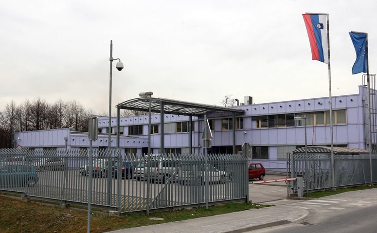 Azilni dom Vič, kjer je neznani storilec spolno nap