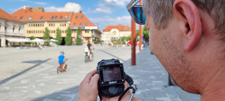 Glavna fotografija članka:(FOTO in VIDEO) Kakšna je razlika med klopjo na soncu in klopjo v senci: S termalno kamero po mariborskih trgih