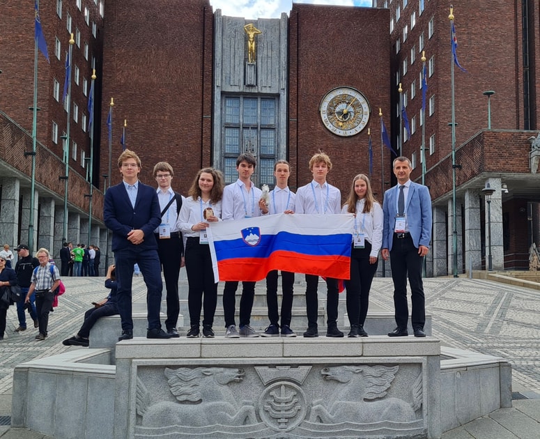 Slovenska ekipa na mednarodni matematični olimpijadi v Oslu 