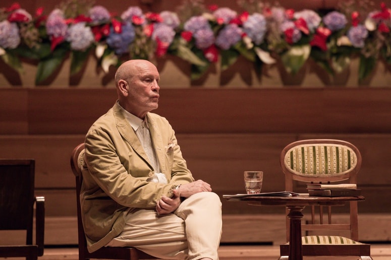 John Malkovich je do zadnjega kotička napolnil Gallusovo dvorano. 