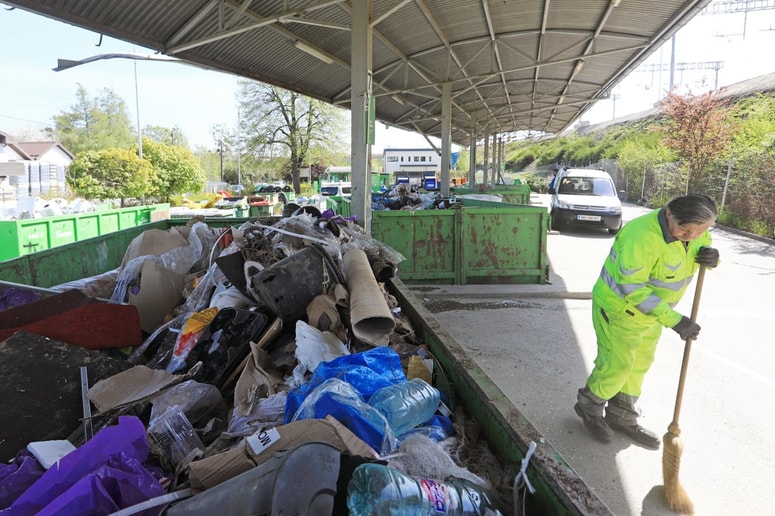 Zbirni center za odpadke v Plinarniški ulici
