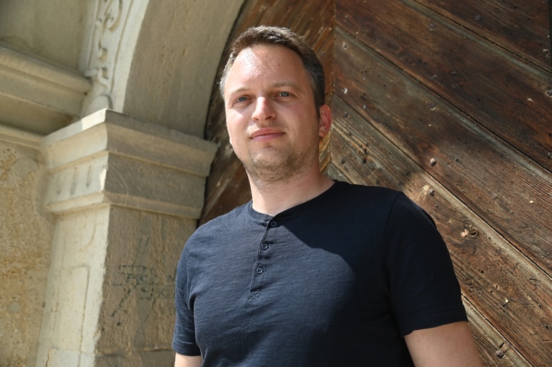 Mlademu poslancu je uspelo reaktivirati klub v polni sestavi. 