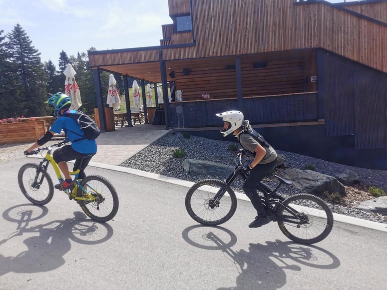 Kolesarjenje na Kopah, ki postajajo vse bolj razvita turistična destinacija 