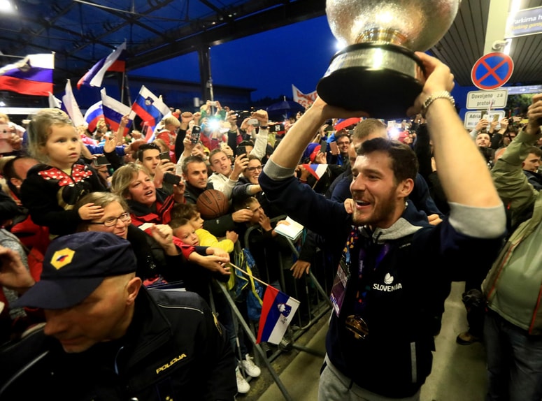 Pred novim poglavjem zgodovine; Goran Dragić je slovenski košarki prinesel največjo lovoriko, v zameno bo prejel največji spektakel. 