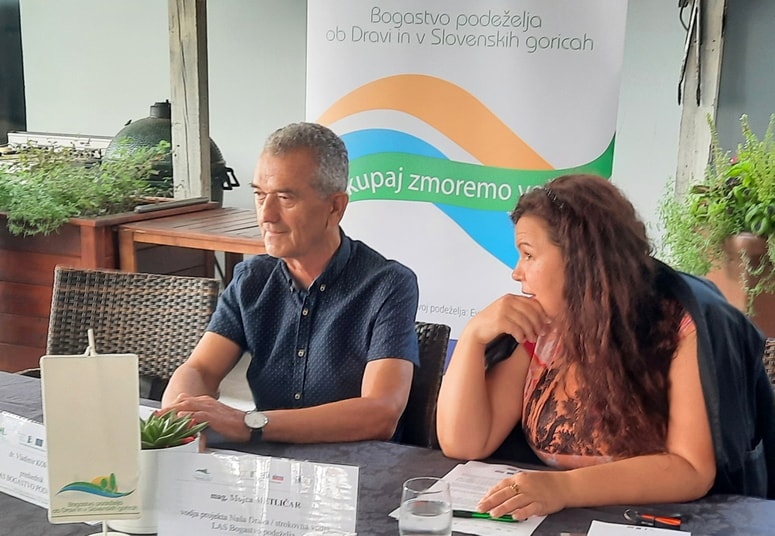 Dr. Vladimir Korošec, predsednik LAS Bogastvo podeželja, in Mojca Metličar, vodja projekta Naša Drava
 