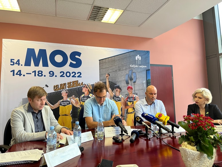 Predsednik OZS Blaž Cvar, direktor Celjskega sejma Robert Otorepec, državni sekretar Matevž Frangež in tehnična delegatka WorldSkills Slovenia Sara Gošnak so predstavili letošnji MOS.
