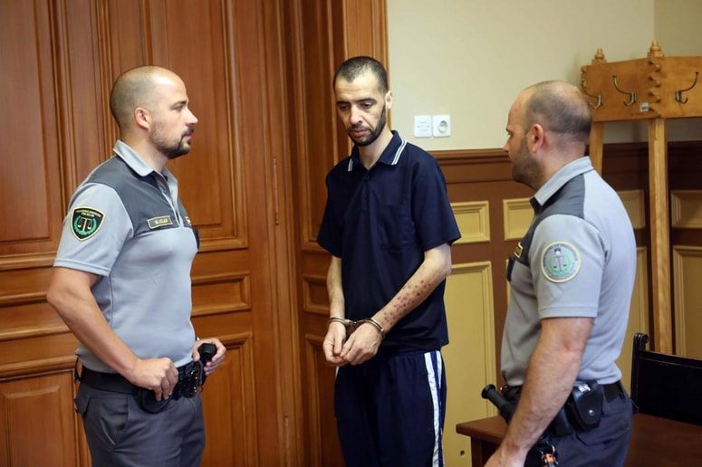 Na dan, ko je napadel rojaka, so Fatahu Rašidu Adaouriju zavrnili prošnjo za mednarodno zaščito.
