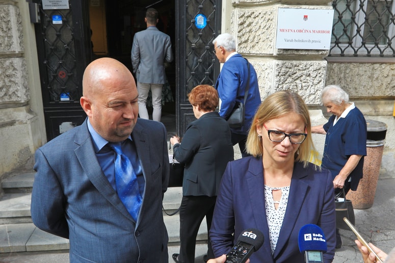 Načelnik Robert Pungerl in ministrica Sanja Ajanović Hovnik