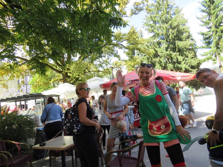 Pike. Majhne ... in tudi velike. Pikin svet hitro prevzame vse.