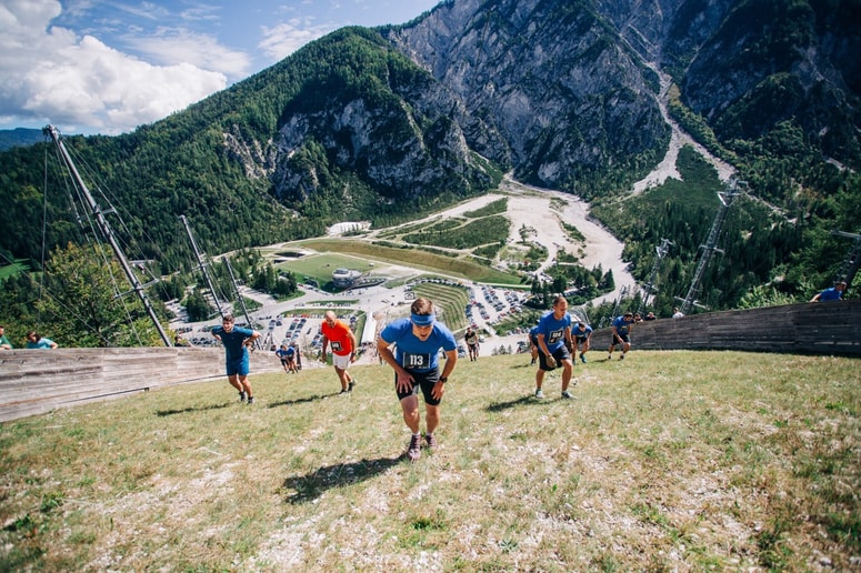 Glavna fotografija članka:(FOTO) Najhitreje so se po letalnici bratov Gorišek povzpela stara imena. Pekoče noge je nekoliko ohladil dež