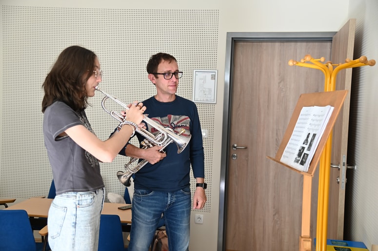 Učitelji in učenci Glasbene šole Slavka Osterca Ljutomer so se po osmih letih gostovanj v različnih stavbah vrnili v domicilne prostore. 
