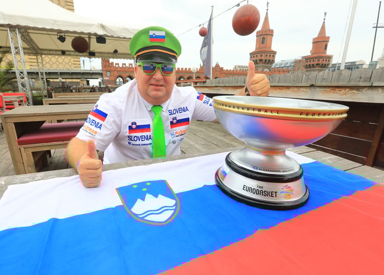 Javornikov pokal je imel v "slovenski hiši" posebno mesto. 